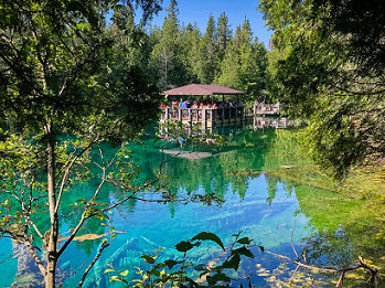 Raft and deep blue water at Kitch iti kipi